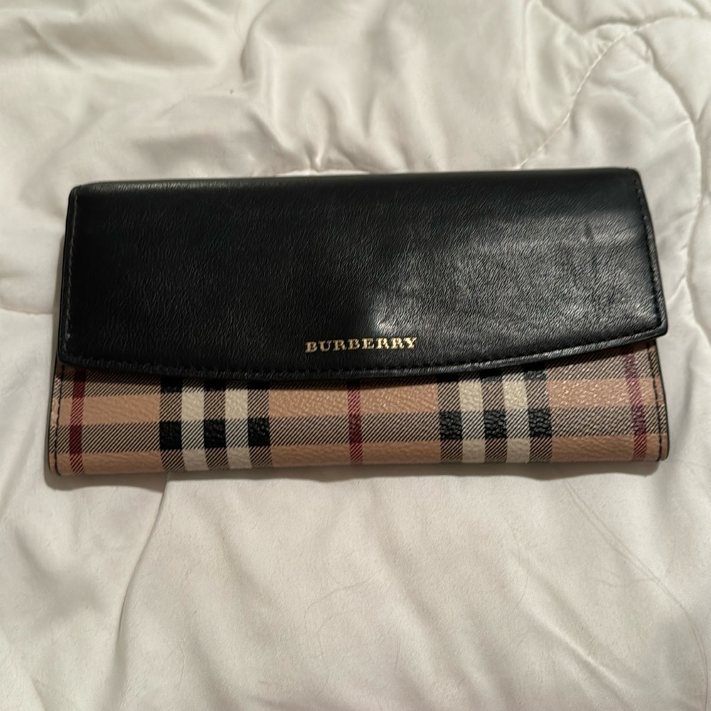 BURBERRY
Calfskin Horseferry Check Porter Continental Wallet Black
